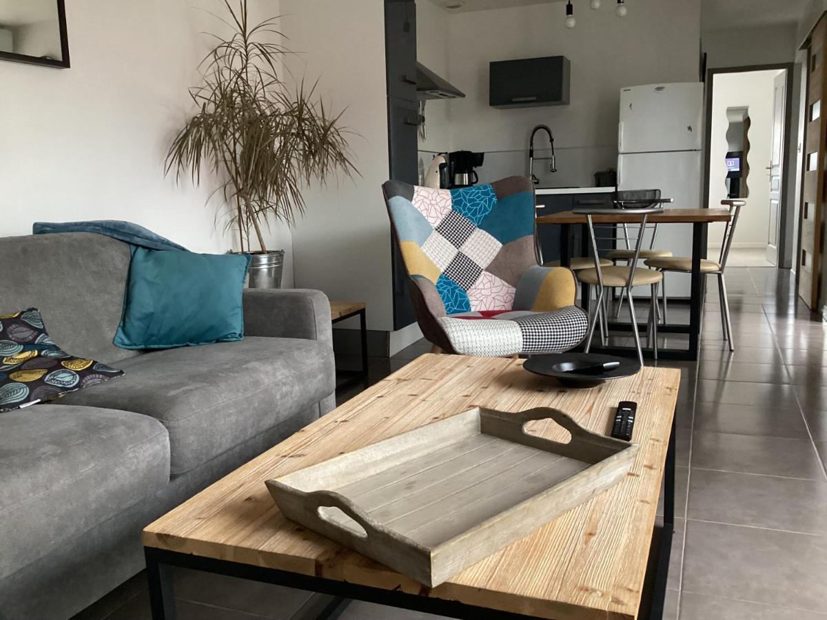 Joli Appartement 50 M2 Classe 3 Etoiles Avec Terrasse Et Jardin La Rochelle  Bagian luar foto