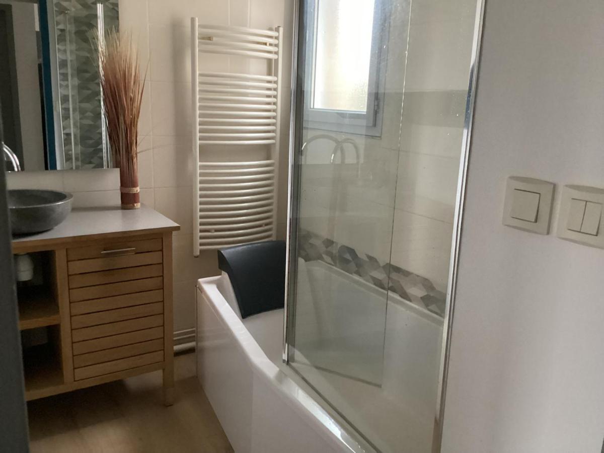 Joli Appartement 50 M2 Classe 3 Etoiles Avec Terrasse Et Jardin La Rochelle  Bagian luar foto